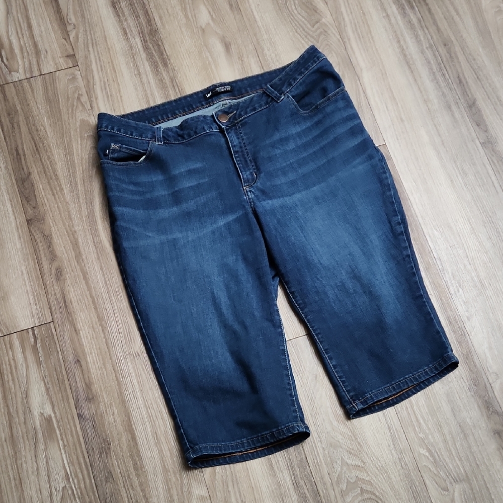 Lee Denim Modern Series Stretch Curvy Fit Embroided Pockets Crop Capri Jean 20W